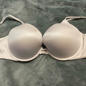 NWOT! Victoria's Secret Cream Push Up Bra!💗